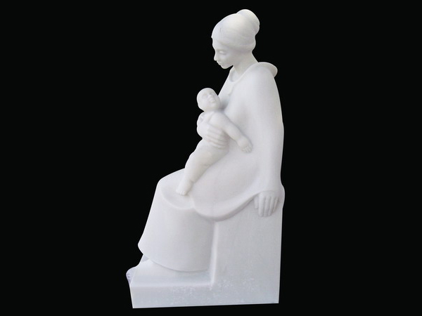 Tượng Đức mẹ bồng con, từ đá cẩm thạch sang đá hoa cương