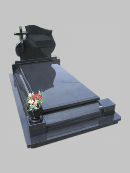 Mộ đá granite đen có thánh giá