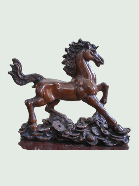 Tượng ngựa phi giả gỗ