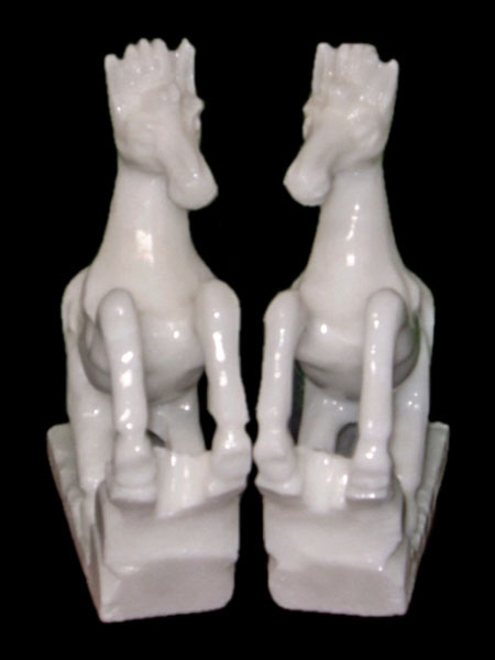 Tượng ngựa đá trắng