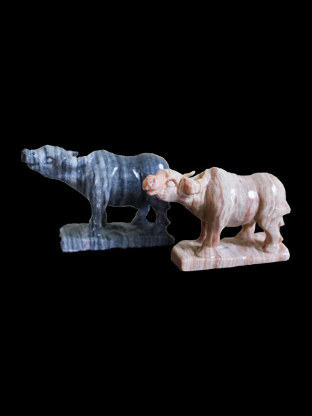 Tượng con trâu nhỏ bằng đá