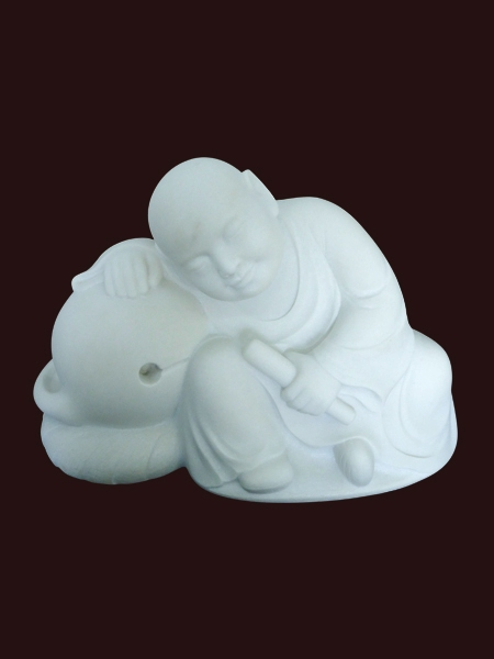 Tượng Chú tiểu ôm mõ ngủ bằng đá DSF-P82