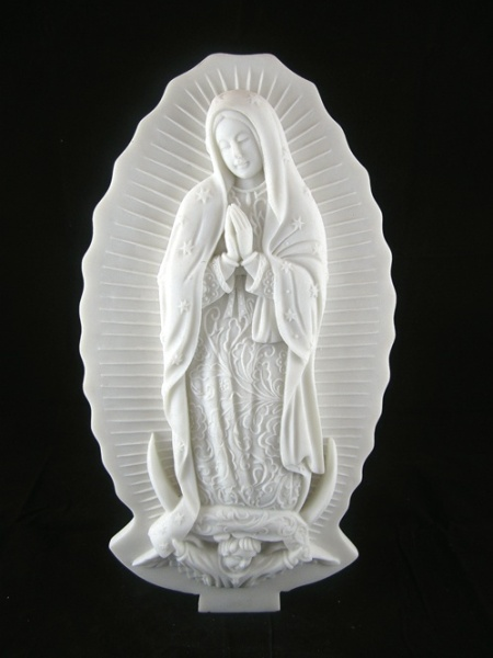 Phù điêu Đức mẹ Maria cầu nguyện bằng đá DSF-C19