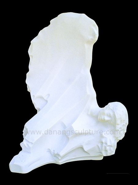 Tượng nghệ thuật thiếu nữ và sóng biển