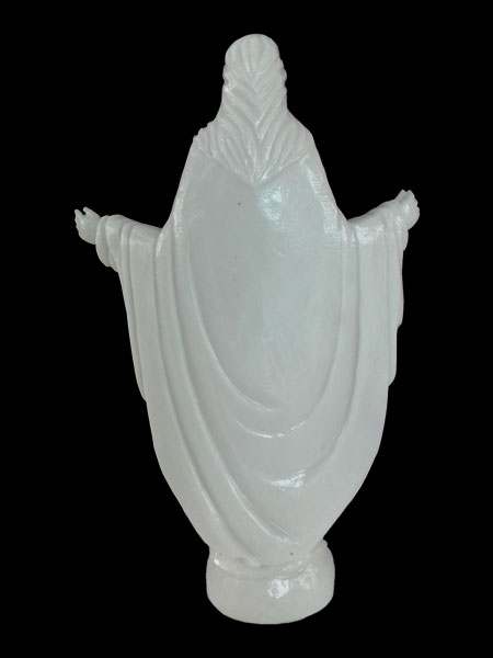 Tượng Chúa Giê-su giang tay giả đá