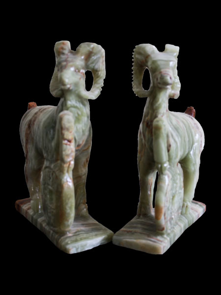 Tượng con dê đá ngọc