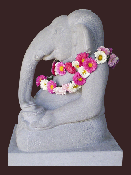 Tượng thần Ganesha Chàm bằng đá sa thạch