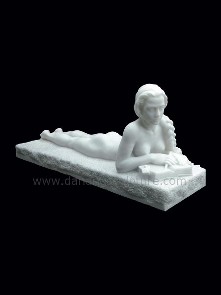 Tượng cô gái và hoa hồng bằng đá