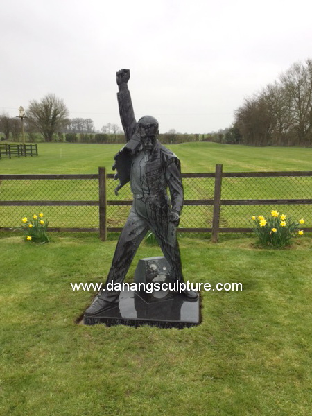 Tượng ngôi sao nhạc rock Freddie Mercury